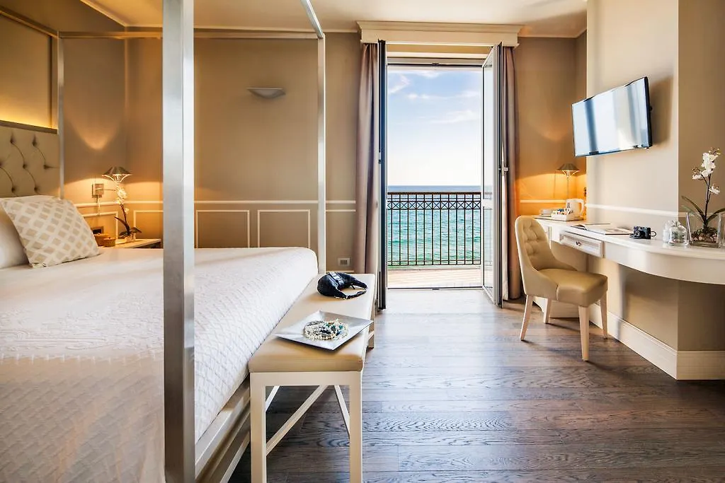 ***  Hotel Savoia 알라시오 이탈리아
