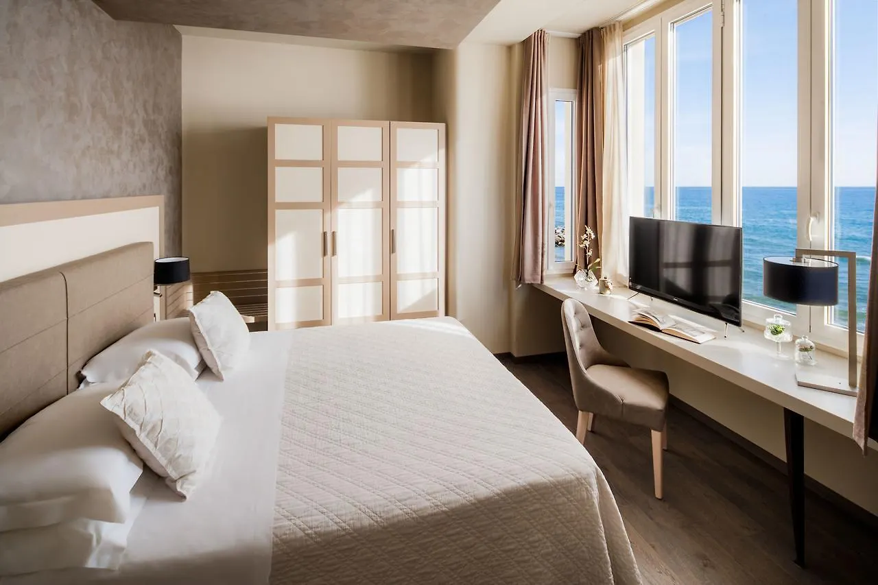 ***  Hotel Savoia 알라시오 이탈리아